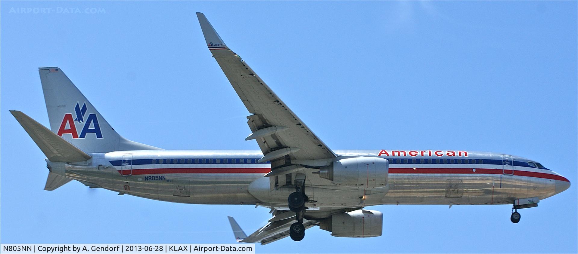 N805NN, 2009 Boeing 737-823 C/N 31075, America Airlines, seen here on short finals RWY 24R at Los Angeles Int´l(KLAX)