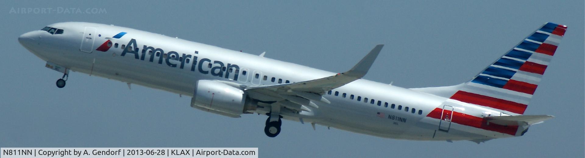 N811NN, 2009 Boeing 737-823 C/N 31079, American Airlines, is climbing out Los Angeles Int´l(KLAX)