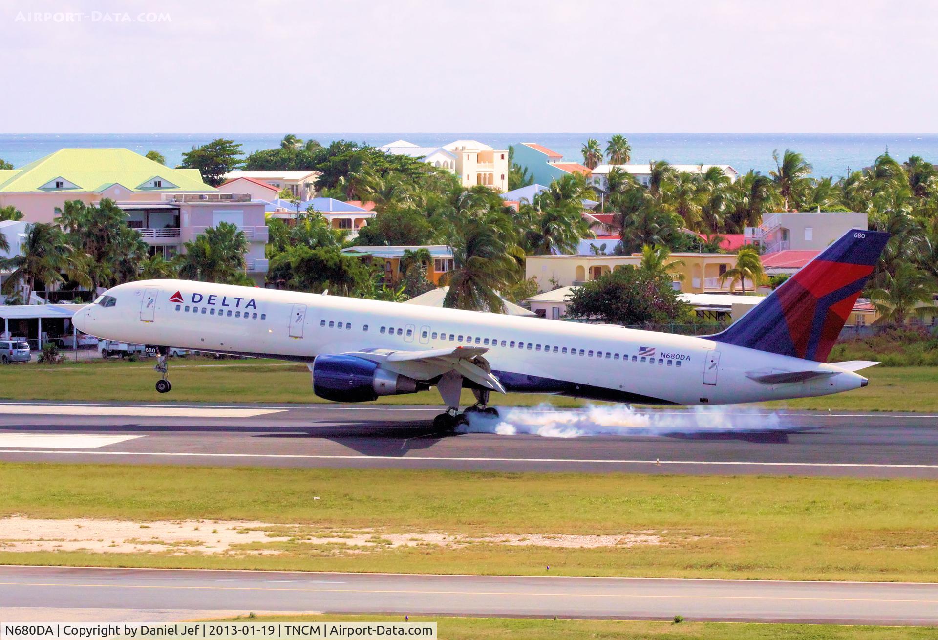 N680DA, 1992 Boeing 757-232 C/N 26956, N680DA