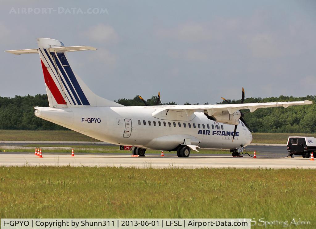 F-GPYO, 1997 ATR 42-500 C/N 544, Waiting a new flight between Brive and Paris...