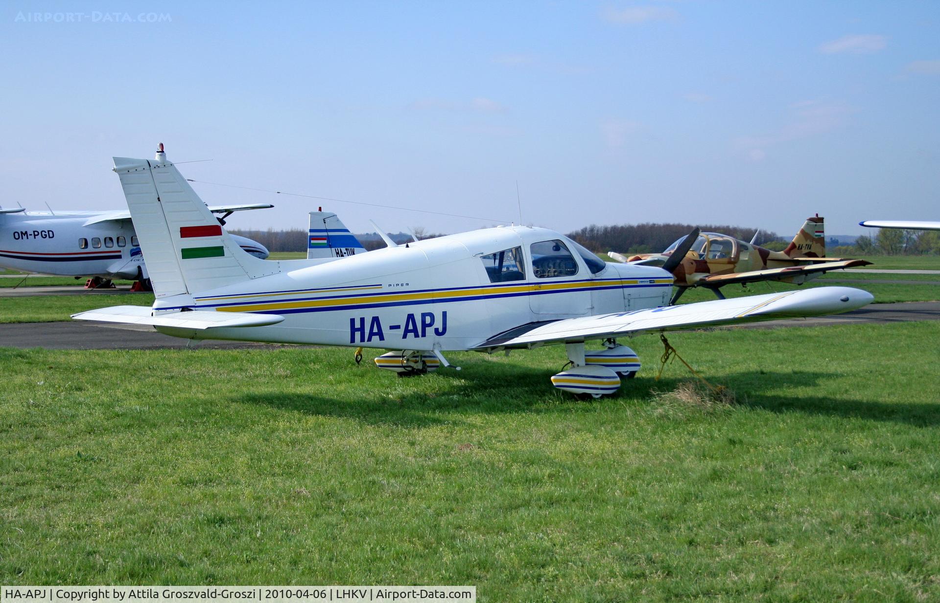 HA-APJ, 1973 Piper PA-28-140 Cherokee Cruiser F C/N 28-7325128, Kaposujlak Airport