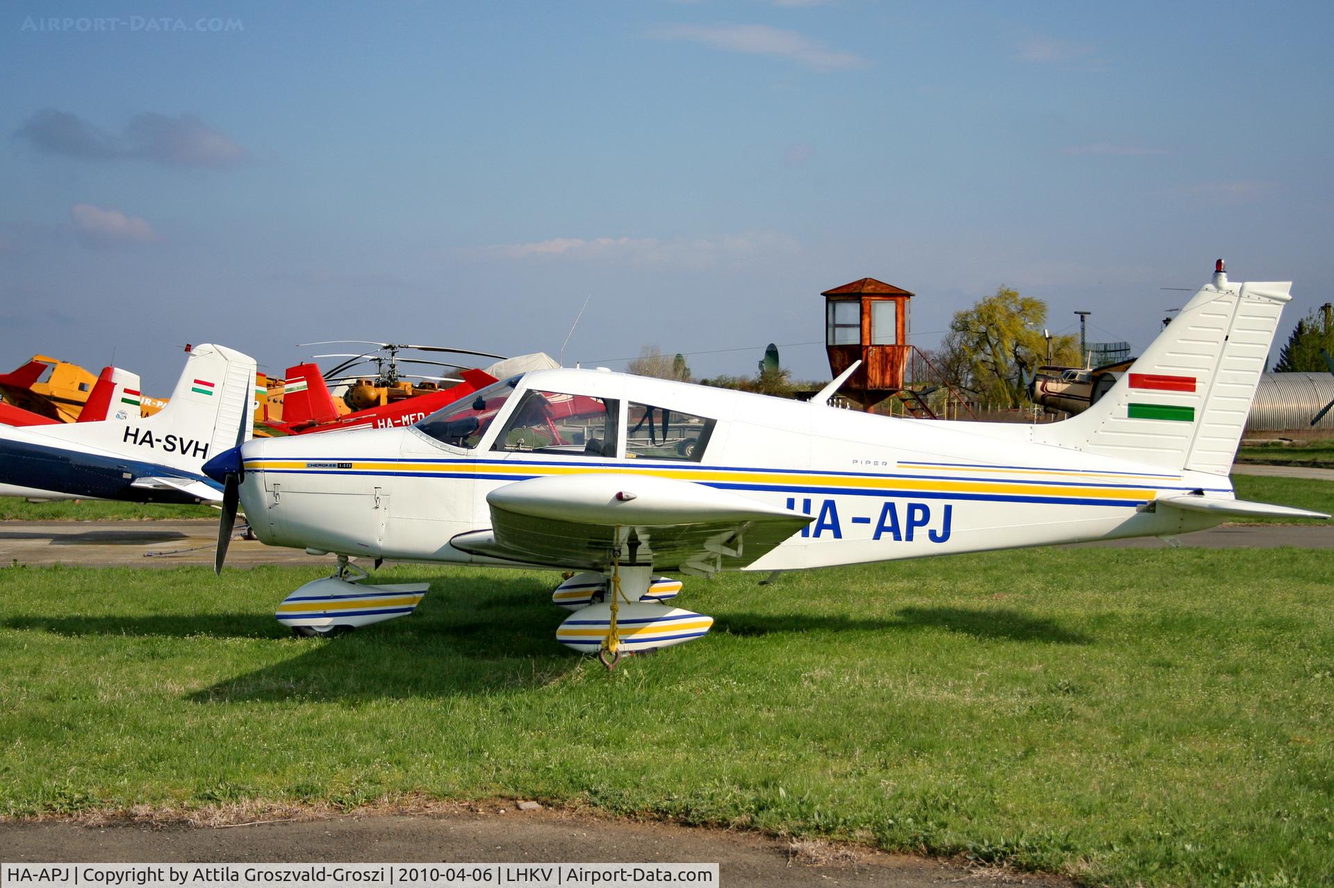 HA-APJ, 1973 Piper PA-28-140 Cherokee Cruiser F C/N 28-7325128, Kaposujlak Airport