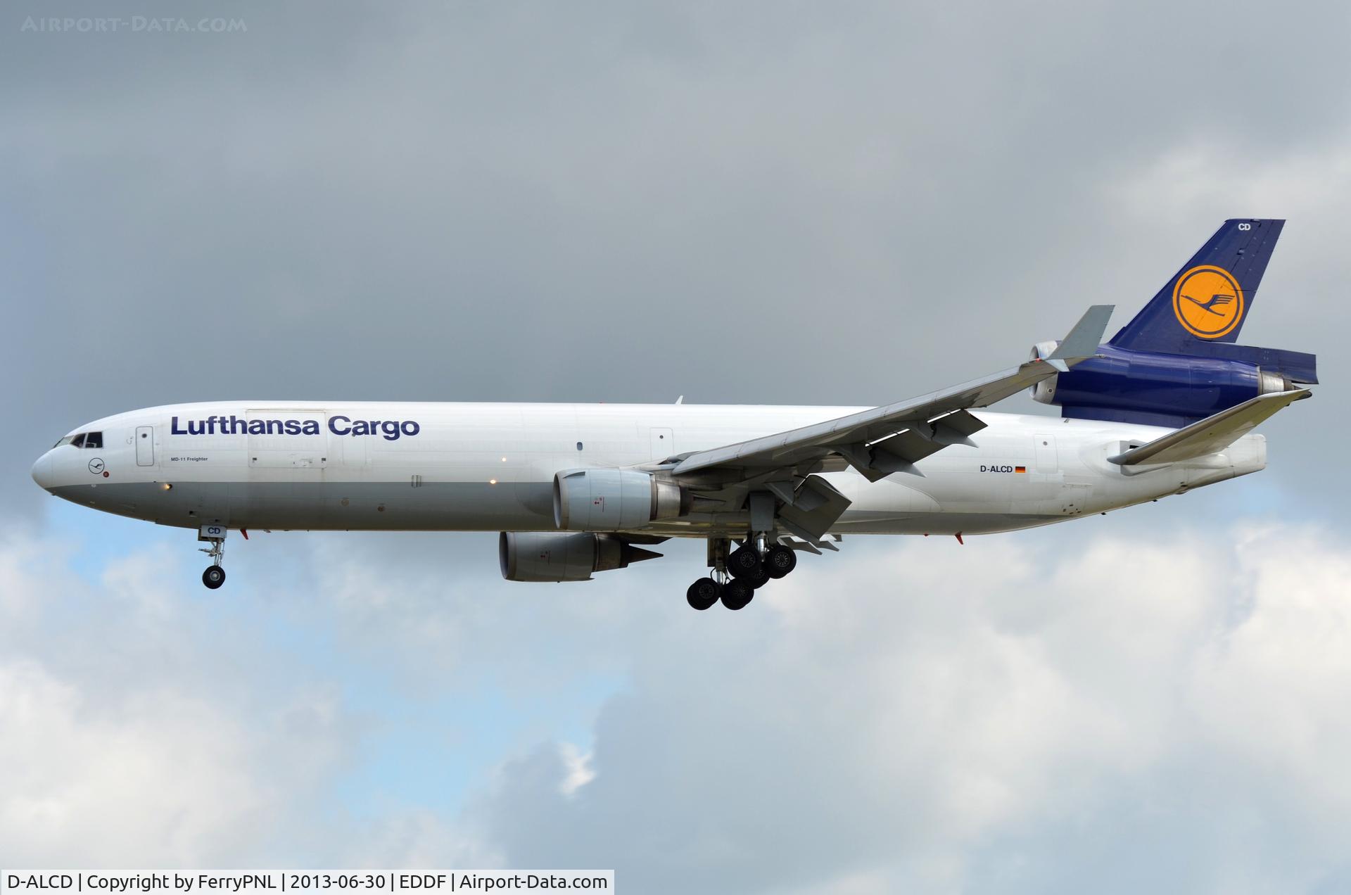 D-ALCD, 1998 McDonnell Douglas MD-11F C/N 48784, Lufthansa Cargo MD11 arriving