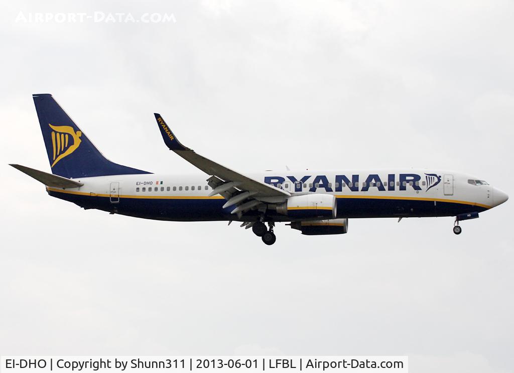 EI-DHO, 2005 Boeing 737-8AS C/N 33578, On landing...