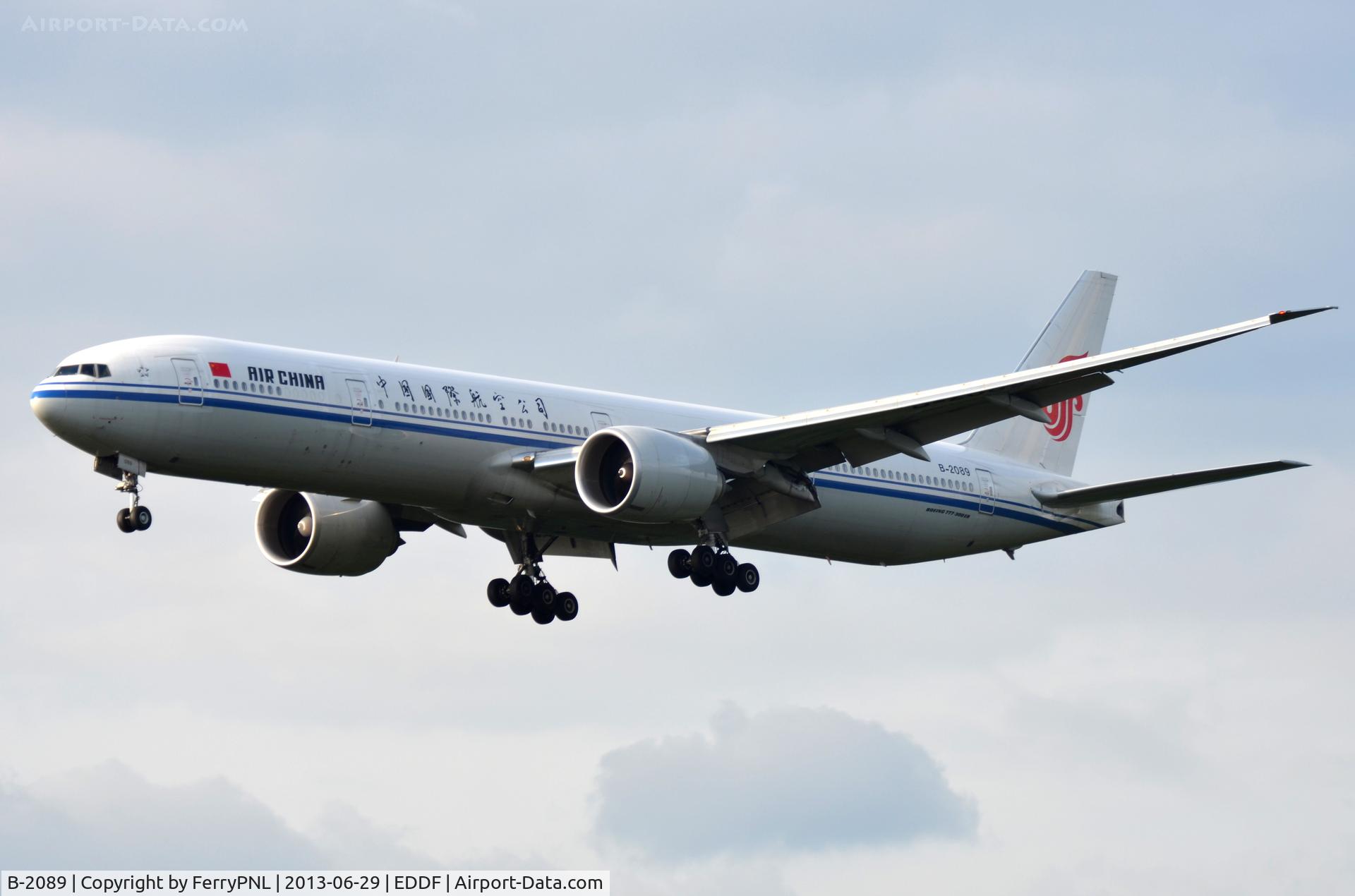 B-2089, 2012 Boeing 777-39L/ER C/N 38675, Late afternoon arrival