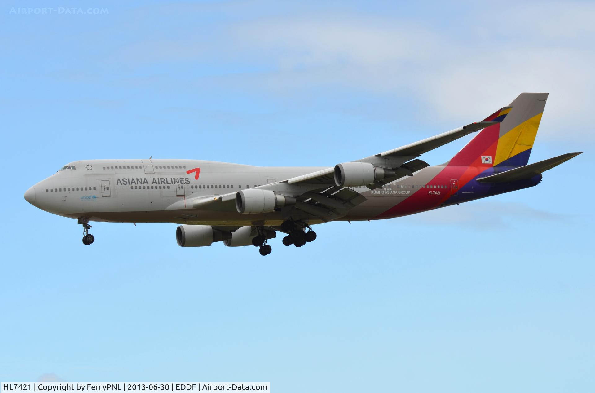 HL7421, 1996 Boeing 747-48EM C/N 25784, Asiana B744 arrives late in the day in FRA