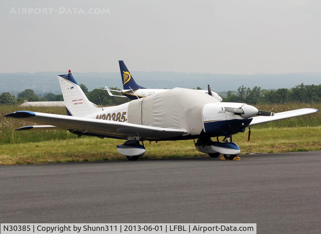 N30385, 1982 Piper PA-28-181 C/N 28-8290153, Parked...