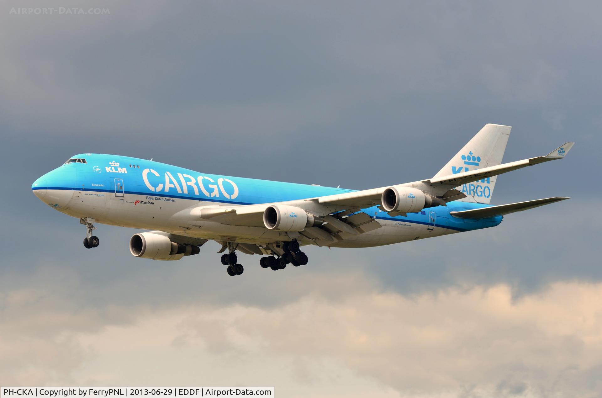 PH-CKA, 2003 Boeing 747-406F/ER/SCD C/N 33694, KLM Cargo B744 freighter landing in FRA on a flight operated for Etihad.