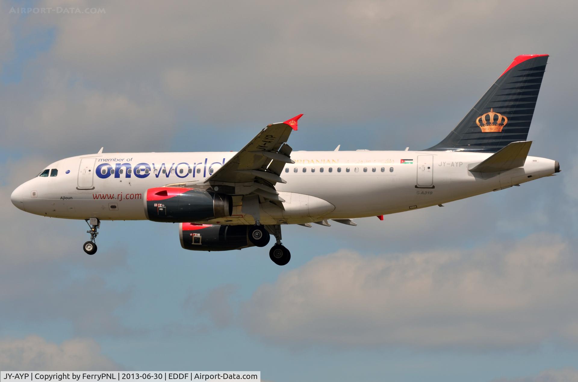 JY-AYP, 2009 Airbus A319-132 C/N 3832, Jordanian A319 landing in FRA with Oneworld tittles.