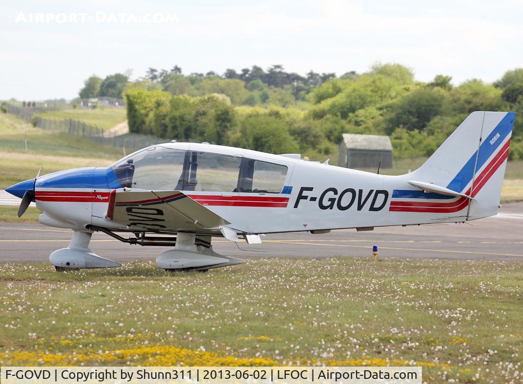 F-GOVD, Robin DR-400-180 Regent Regent C/N 2106, Parked in the grass during LFOC Open Day 2013...