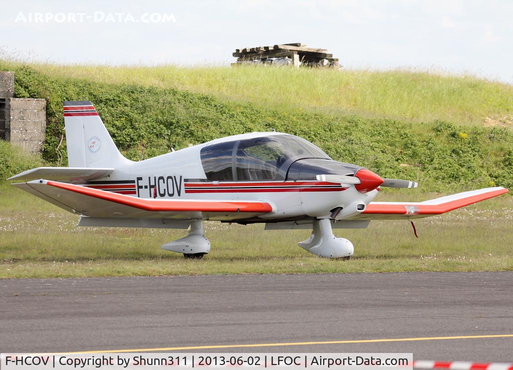 F-HCOV, 2006 Robin Dr 400-120 C/N 2599, Parked in the grass during LFOC Open Day 2013