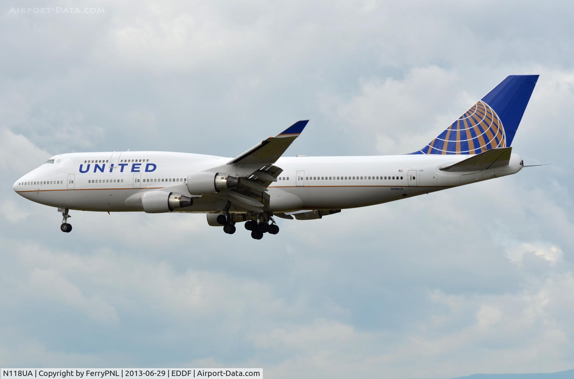 N118UA, 1999 Boeing 747-422 C/N 28811, United B744 landing