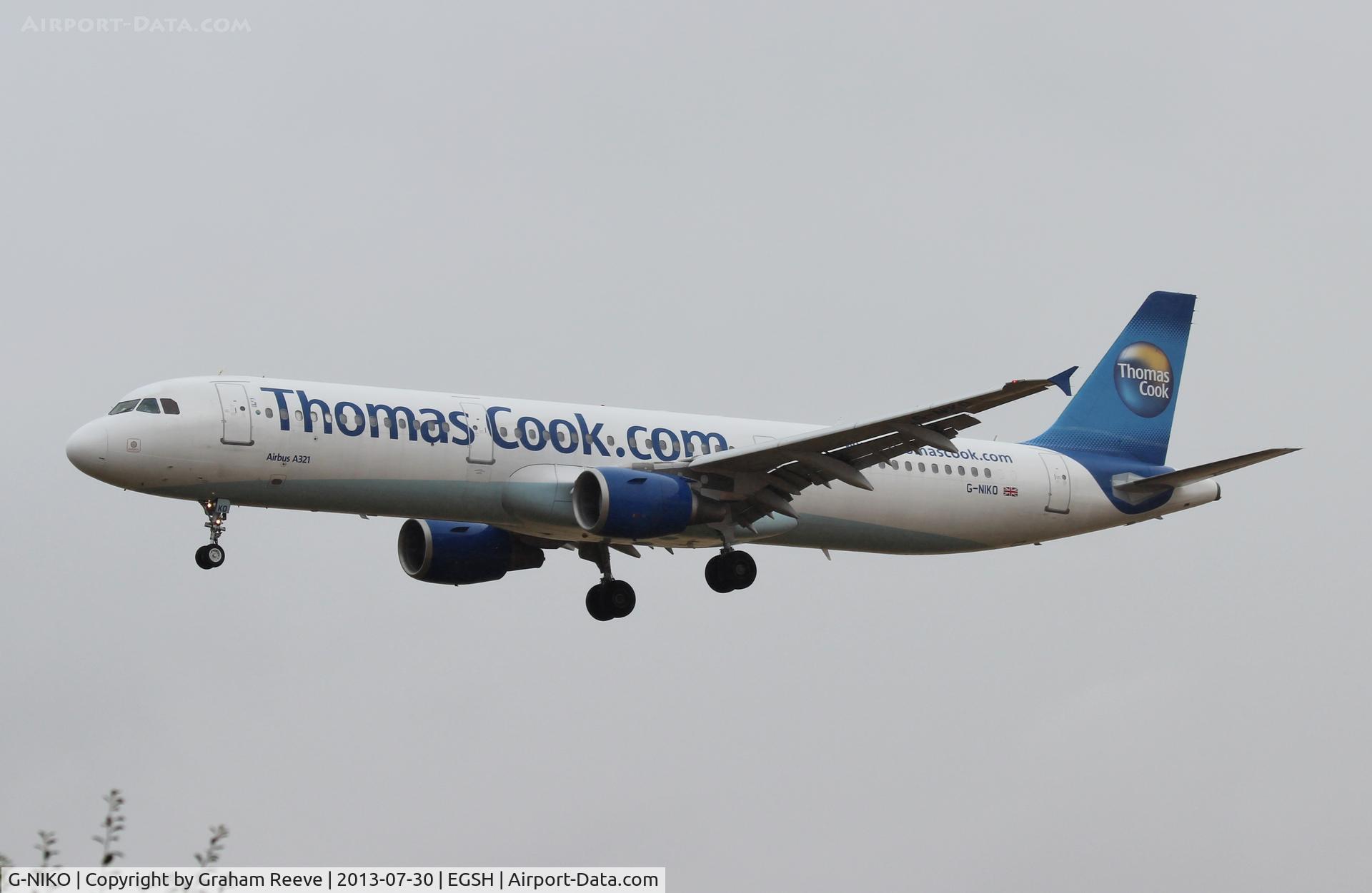G-NIKO, 2000 Airbus A321-211 C/N 1250, Landing in heavy rain.
