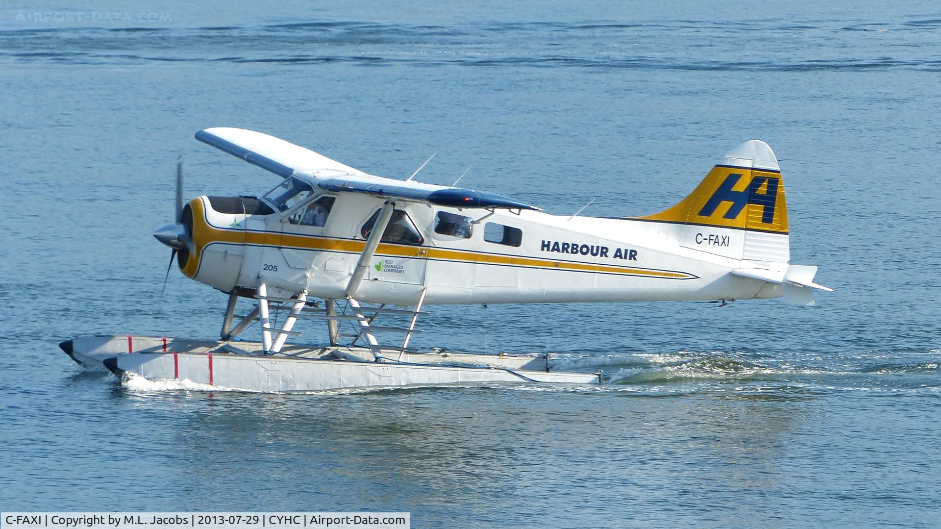 C-FAXI, 1963 De Havilland Canada DHC-2 Beaver Mk.I C/N 1514, Harbour Air #205 taxiing to Coal Harbour terminal.