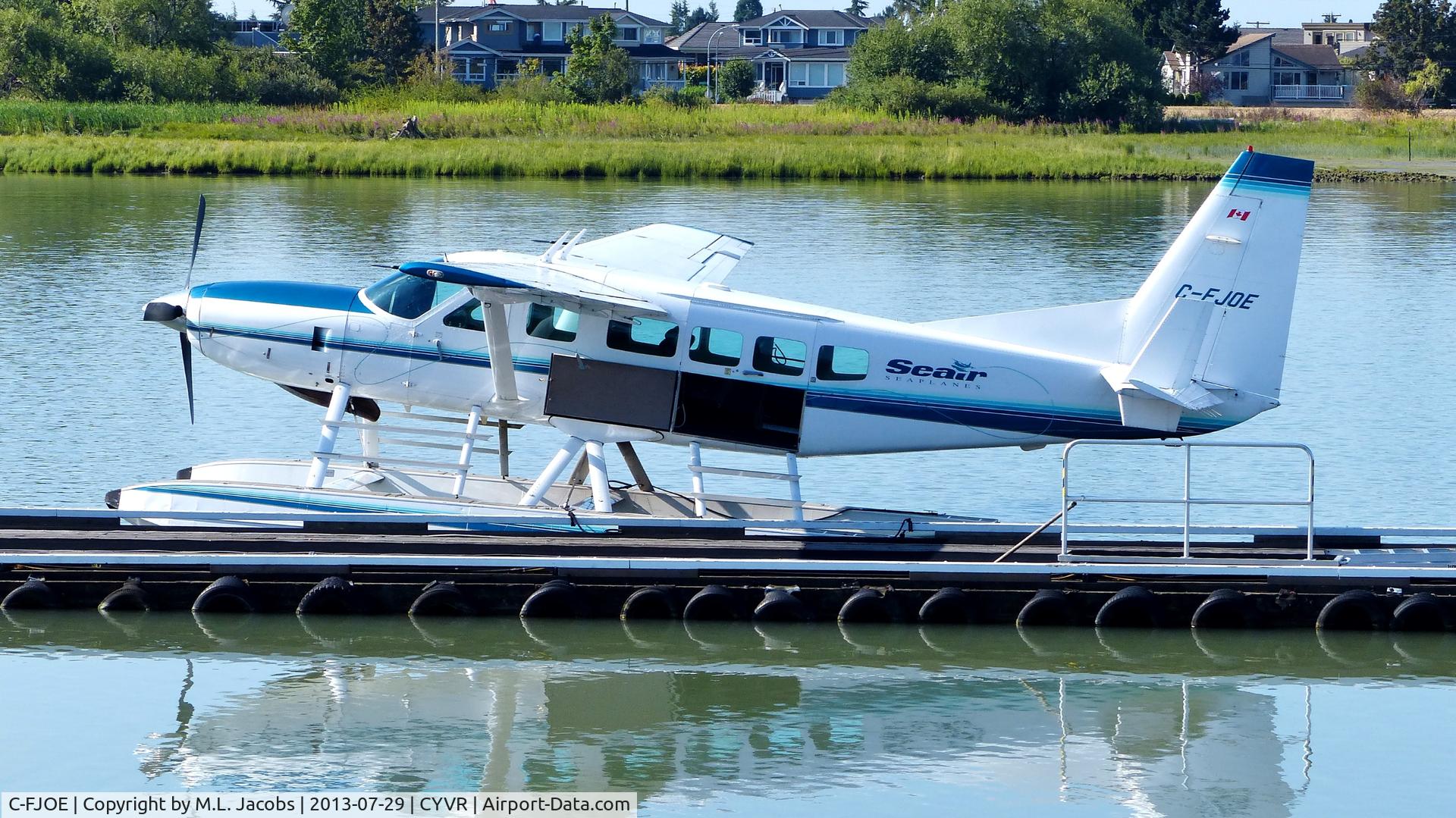 C-FJOE, 2005 Cessna 208 Caravan I C/N 20800390, Seair Seaplanes Cessna tied at the dock on the Fraser River.