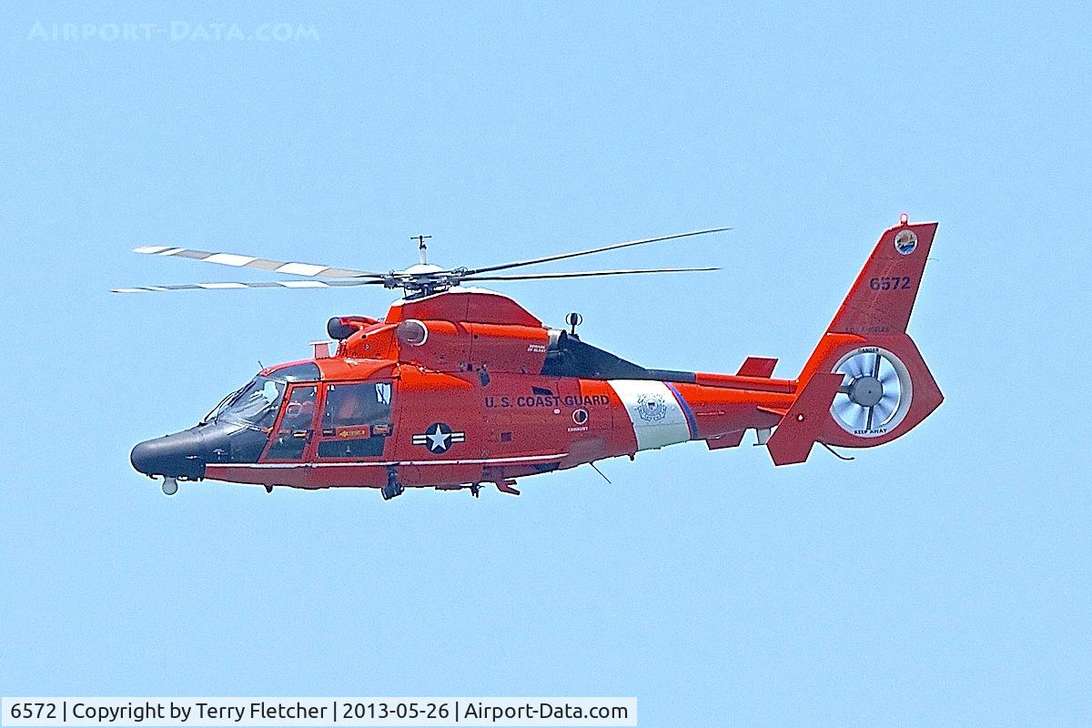 6572, Aerospatiale HH-65C Dolphin C/N 6267, Down the shoreline at Venice Beach CA