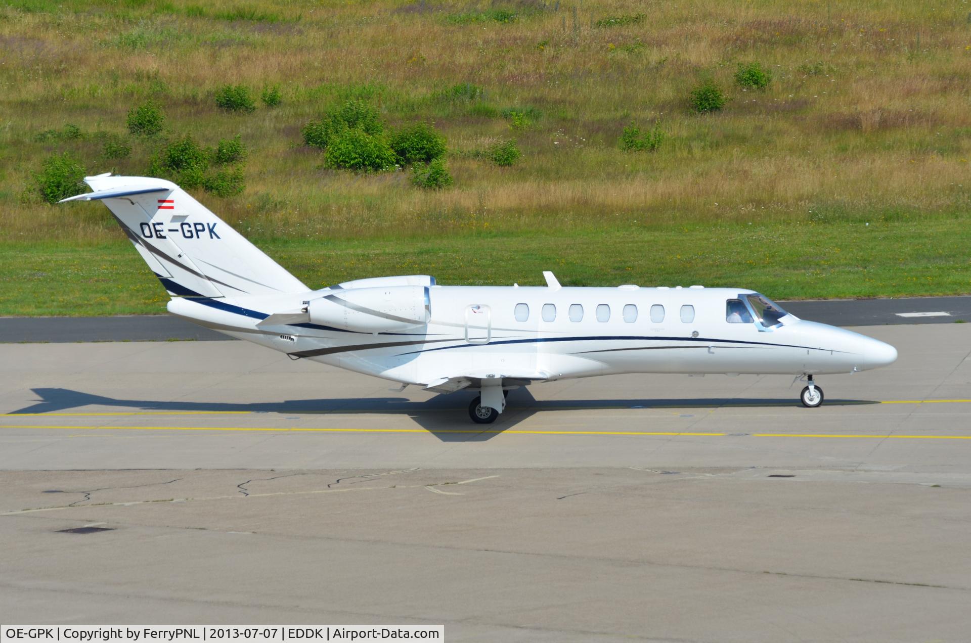 OE-GPK, 2009 Cessna 525B CitationJet CJ3 C/N 525B-0312, Porsche's Ce525B taxying out.