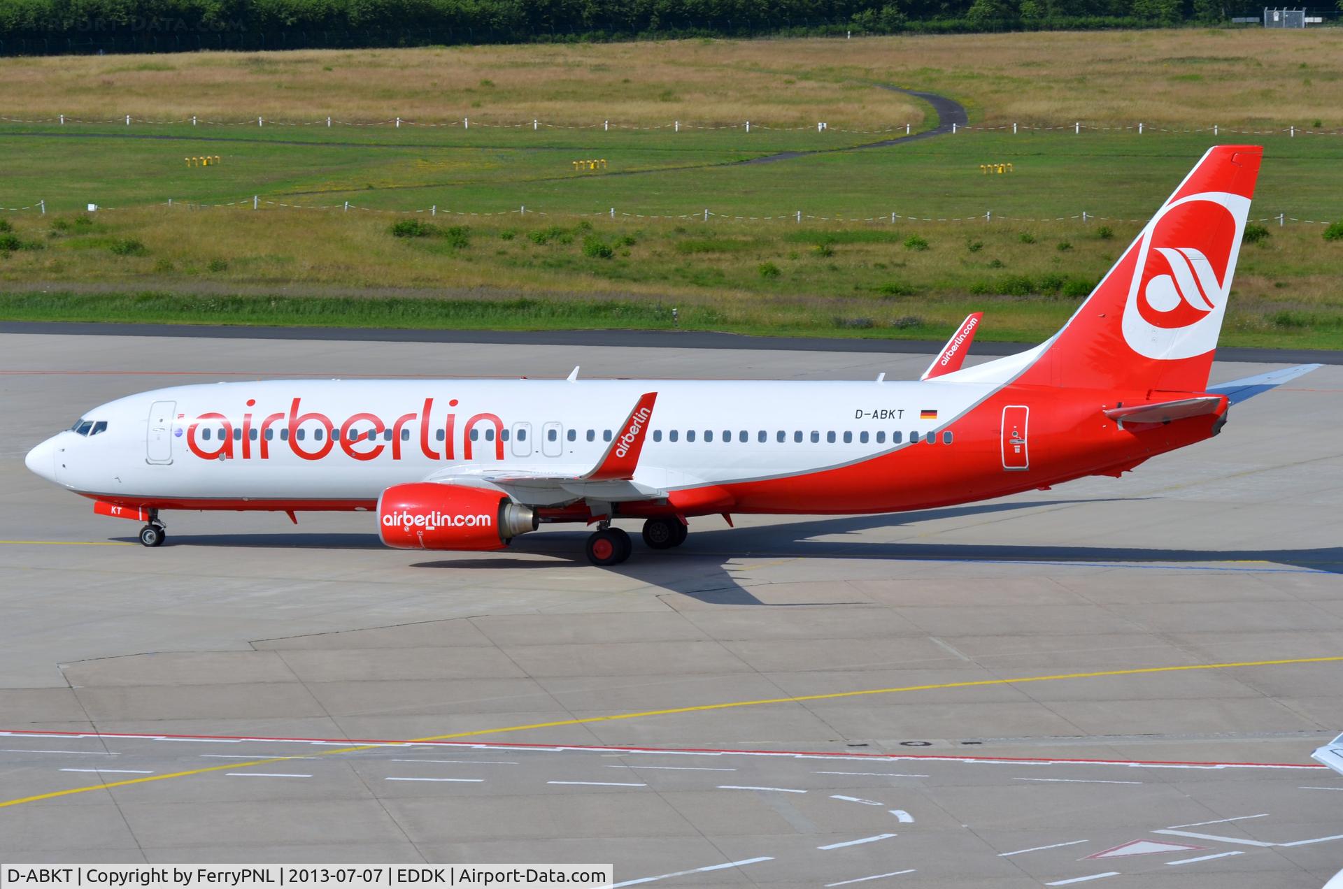 D-ABKT, 2011 Boeing 737-86J C/N 36881, Air Berling B738 taxying in
