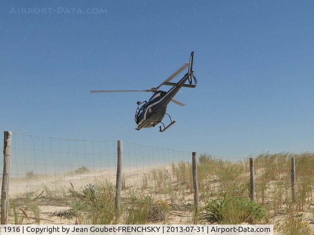 1916, Aérospatiale AS-350B Écureuil C/N 1916, Grand Crohot Beach (take off médical emergency)