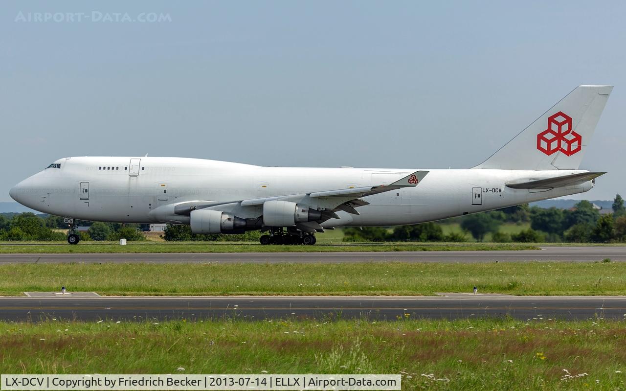 LX-DCV, 1990 Boeing 747-4B5F/SCD C/N 24619, departure via RW06