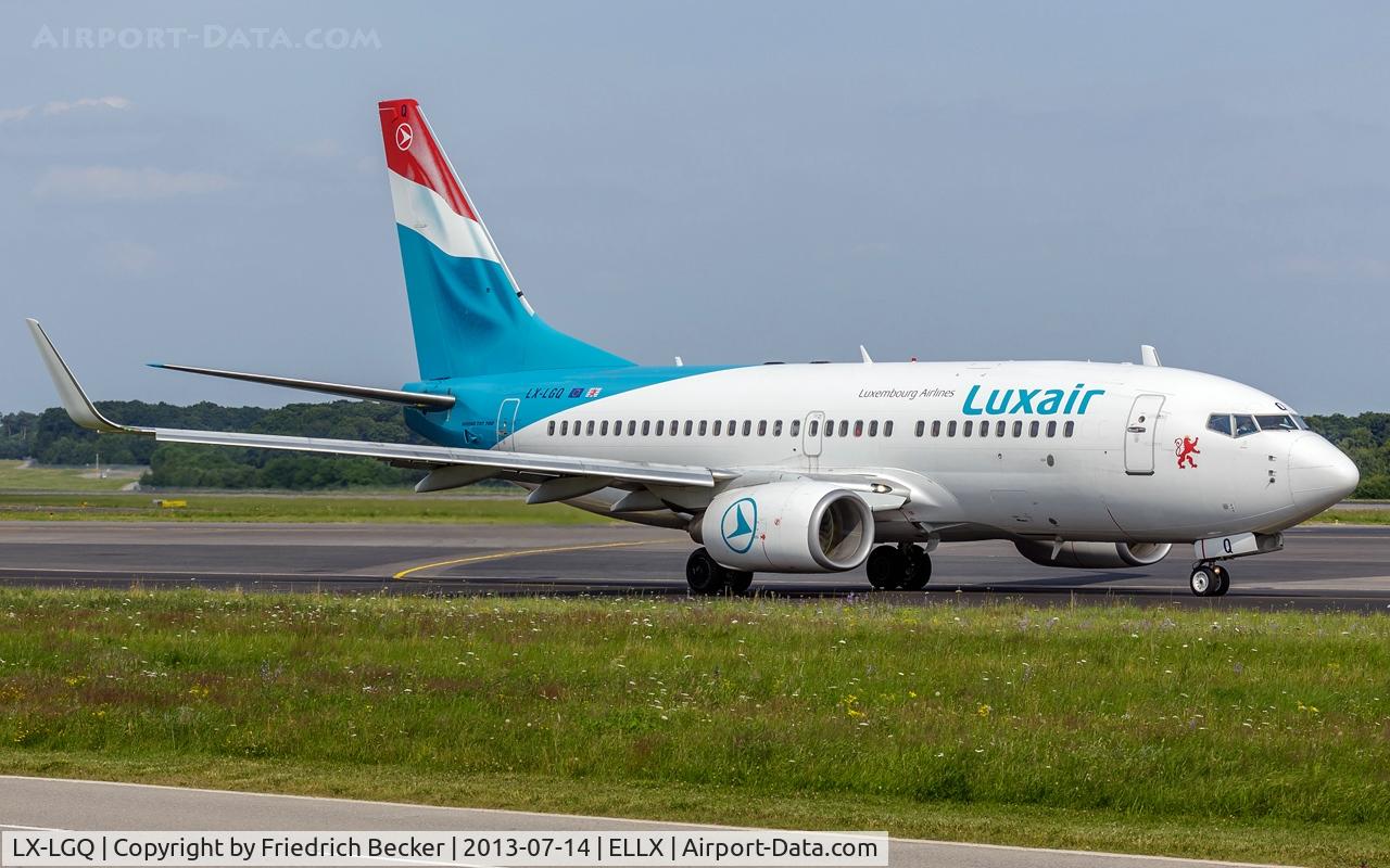 LX-LGQ, 2004 Boeing 737-7C9 C/N 33802, taxying to the active