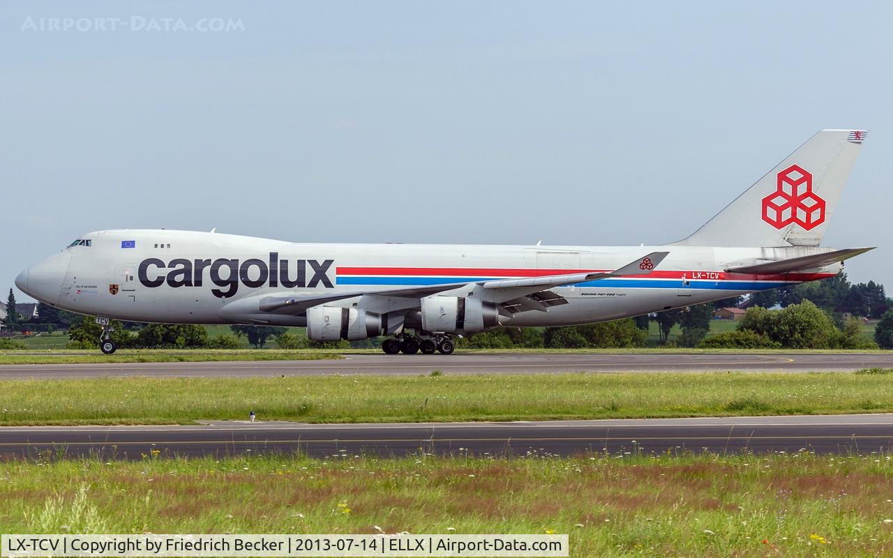 LX-TCV, 2002 Boeing 747-4R7F/SCD C/N 30401, decelerating after touchdown