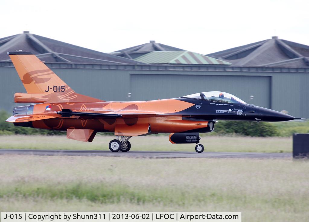 J-015, 1991 Fokker F-16A Fighting Falcon C/N 6D-171, Used as a demo during LFOC Open Day 2013... Still with Netherland Solo Display special c/s...