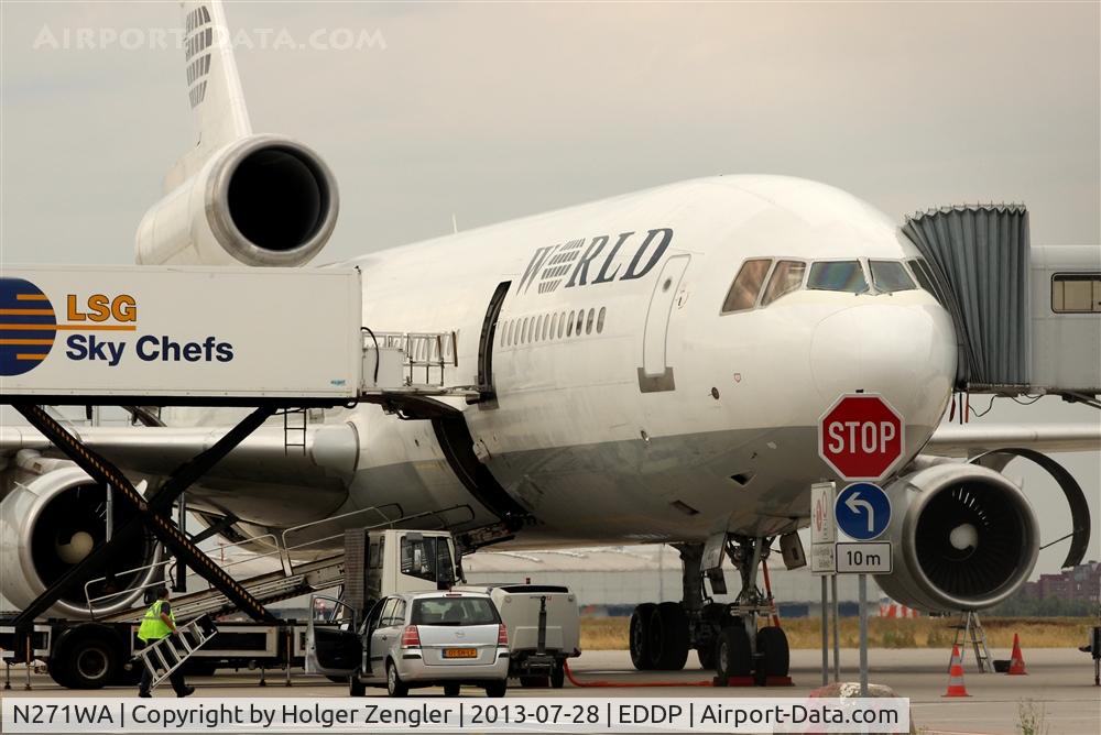 N271WA, 1992 McDonnell Douglas MD-11 C/N 48518, Preparations for a long jump to an US destination are running...