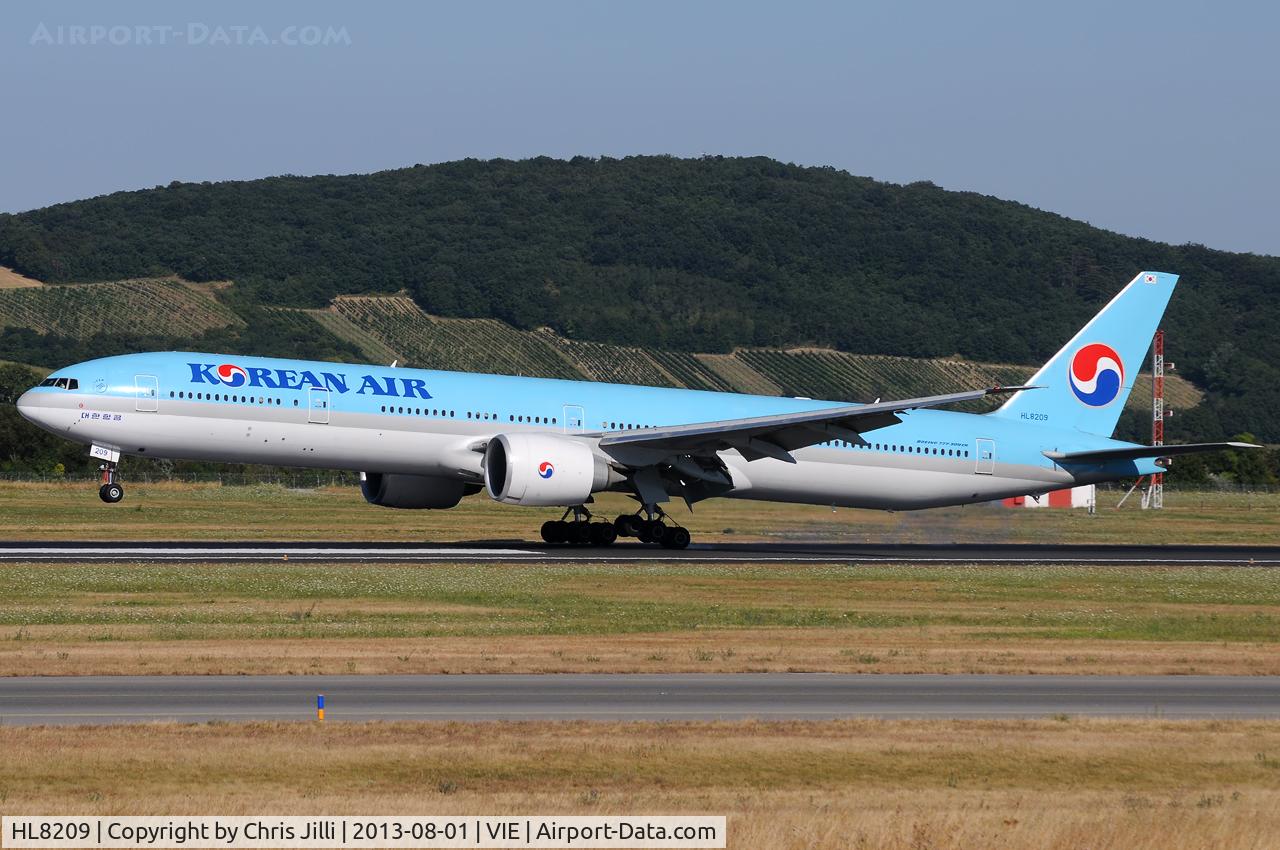 HL8209, 2010 Boeing 777-3B5/ER C/N 37646, Korean Air