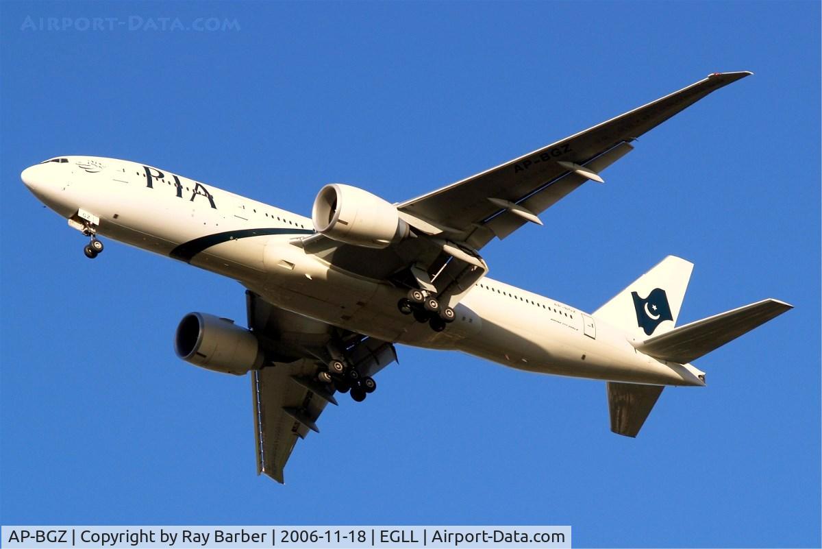AP-BGZ, 2005 Boeing 777-240/LR C/N 33782, Boeing 777-240LR [33782] (Pakistan Intrtnational Airlines) Home~G 18/11/2006. On approach 27R.