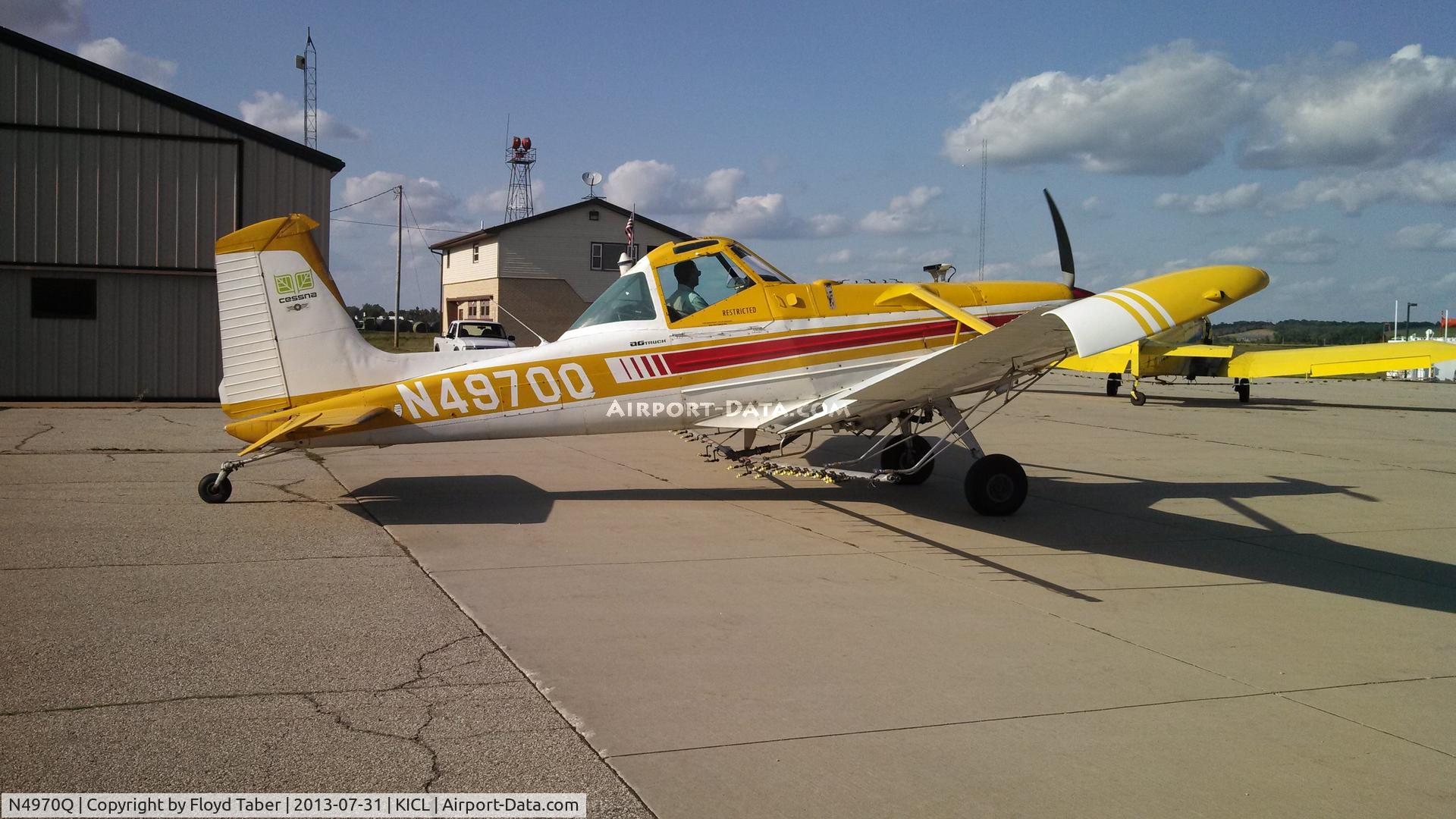 N4970Q, 1976 Cessna A188B C/N 18802704T, Headed to the runway to make his run