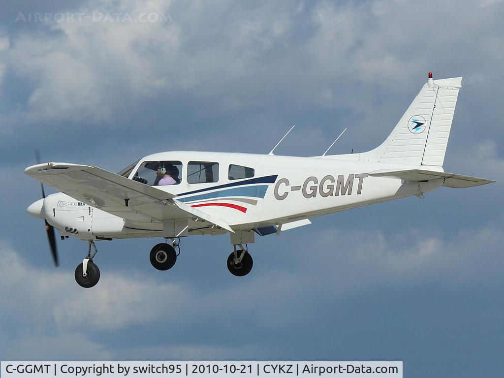 C-GGMT, 1979 Piper PA-28-181 C/N 28-7990031, Landing on 33 at Buttonville airport north of Toronto