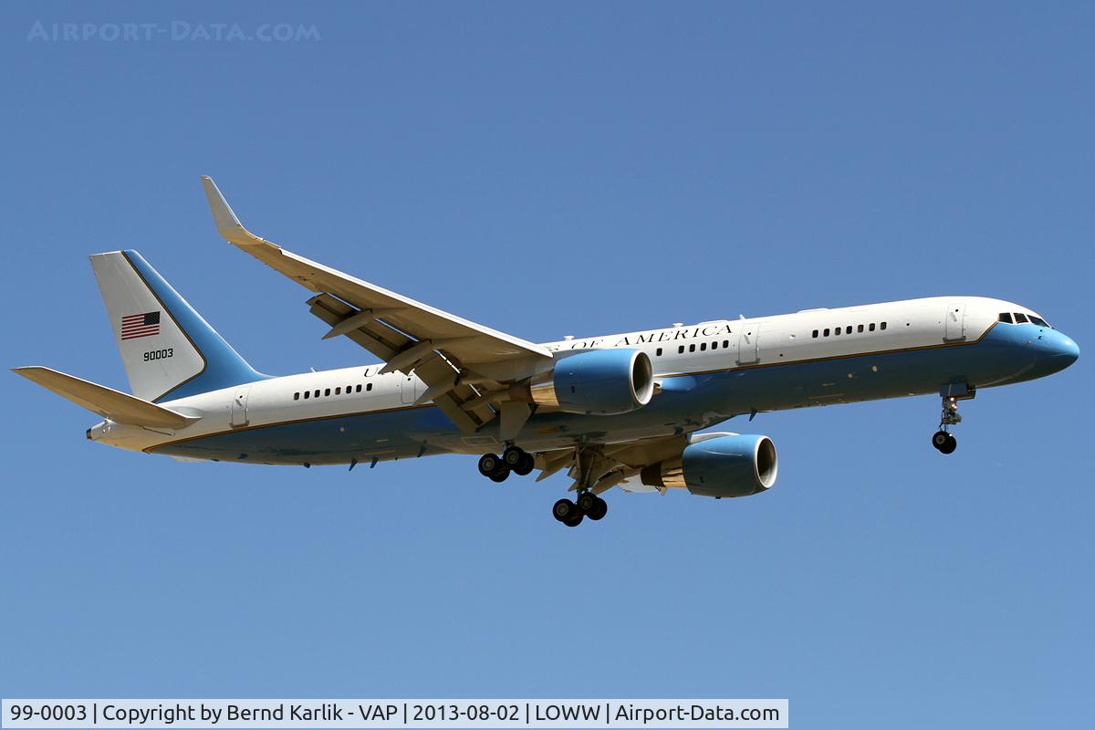 99-0003, 1998 Boeing C-32A (757-200) C/N 29027, Rwy 11