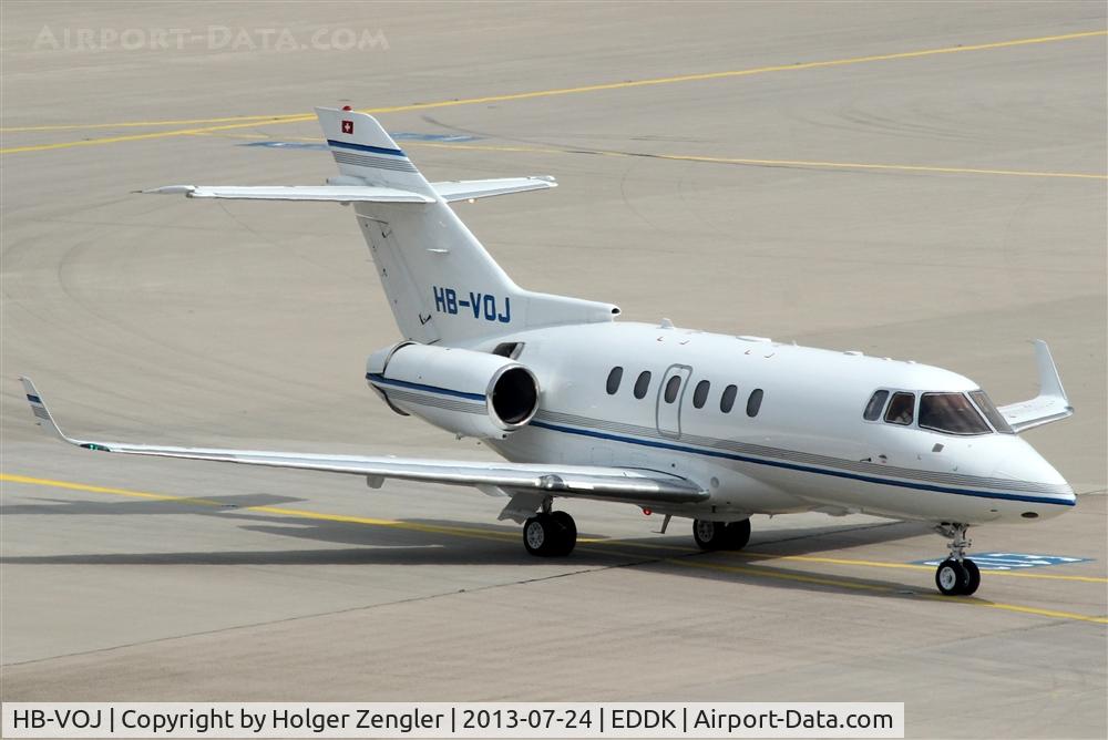 HB-VOJ, 2006 Raytheon Hawker 850XP C/N 258799, A visitor from Switzerland on taxi to GAT....