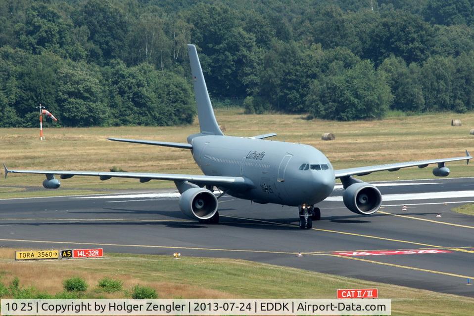 10 25, 1988 Airbus A310-304/MRTT C/N 484, Leaving rwy 32R taxi into A5 for transfer to military part of CGN....