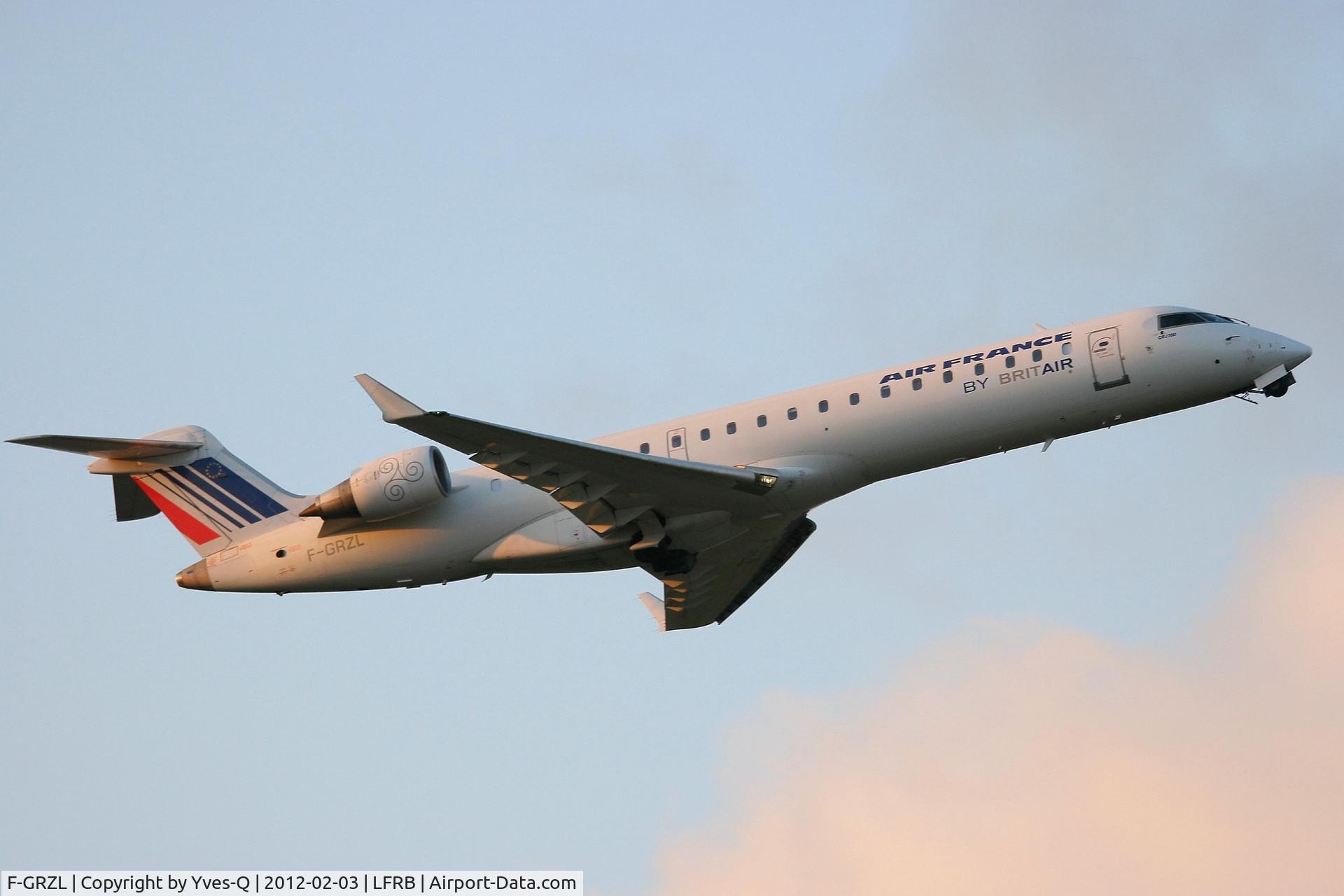 F-GRZL, 2006 Bombardier CRJ-700 (CL-600-2C10) Regional Jet C/N 10245, Bombardier CRJ-700, Take off rwy 07R, Brest-Bretagne Airport (LFRB-BES)