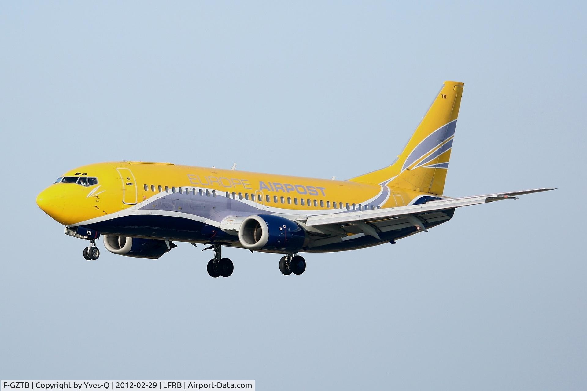 F-GZTB, 1999 Boeing 737-33V C/N 29336, Boeing 737-33V, Short approach rwy 25L, Brest-Bretagne Airport (LFRB-BES)