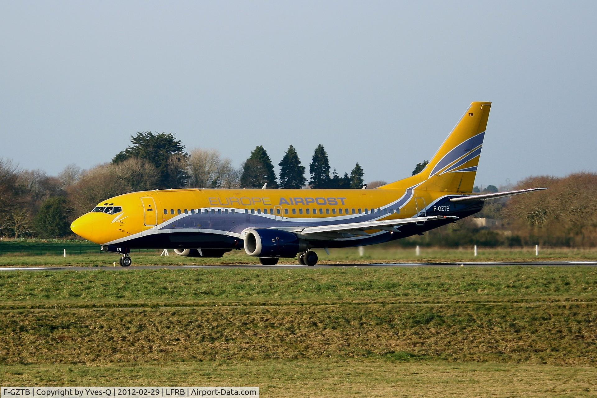 F-GZTB, 1999 Boeing 737-33V C/N 29336, Boeing 737-33V, Take off run rwy 25L, Brest-Bretagne Airport (LFRB-BES)