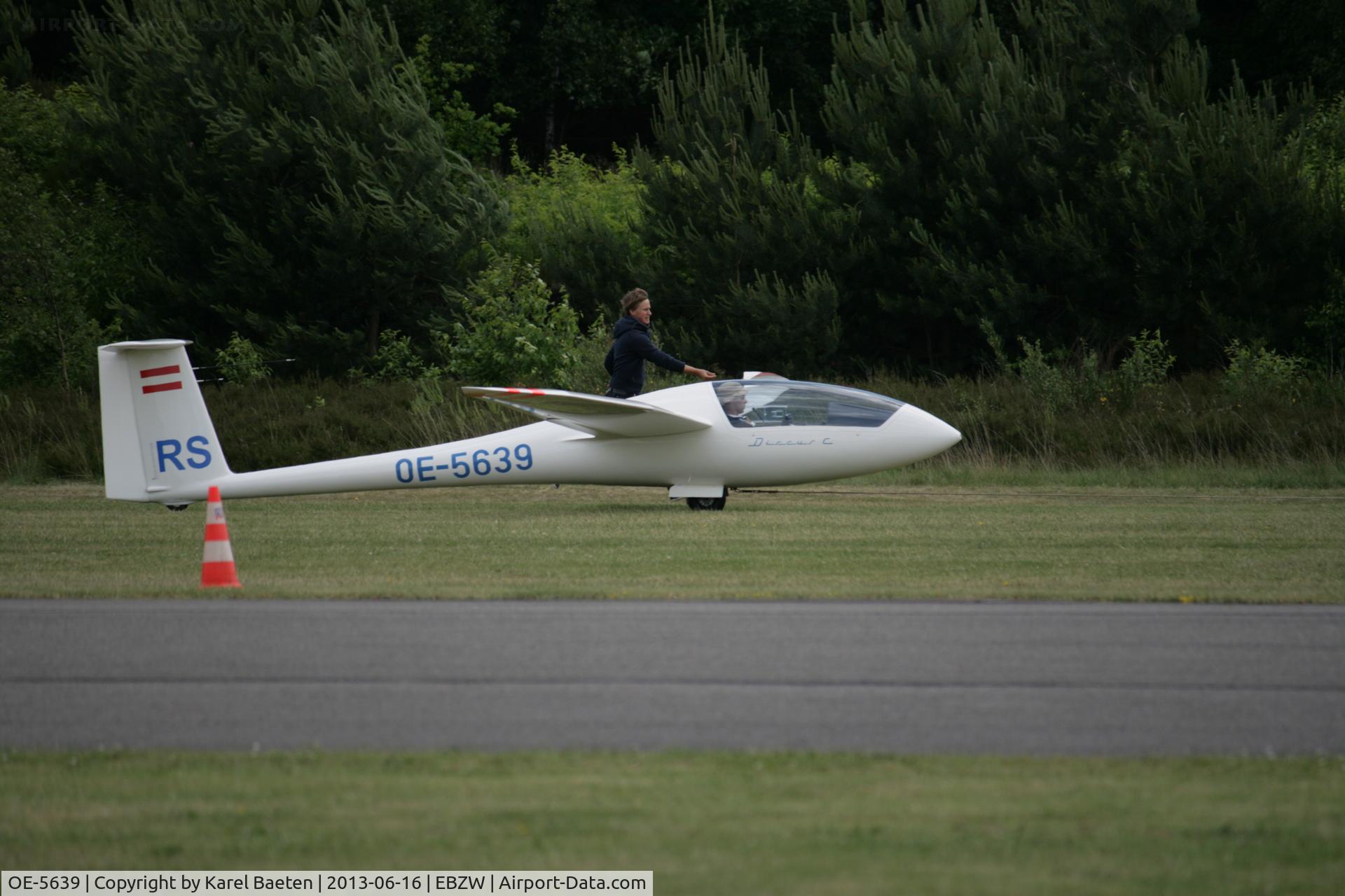OE-5639, Schempp-Hirth Discus CS C/N 084CS, seen @EBZW