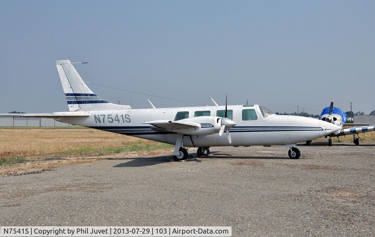 N7541S, 1974 Smith Aerostar 600 C/N 600172076, Smith  (AKA: Piper)  Aerostar 600. Seems to be neglected since 2009. Parked at the Lodi Airport, California.