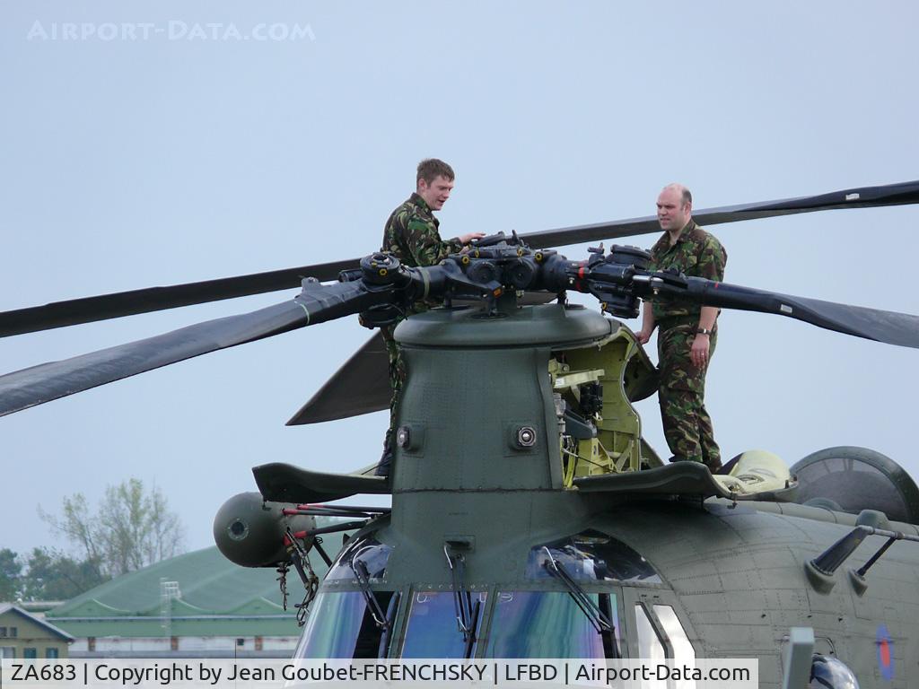 ZA683, Boeing Vertol Chinook HC.4 C/N MA014/M7031, UK AIR FORCE