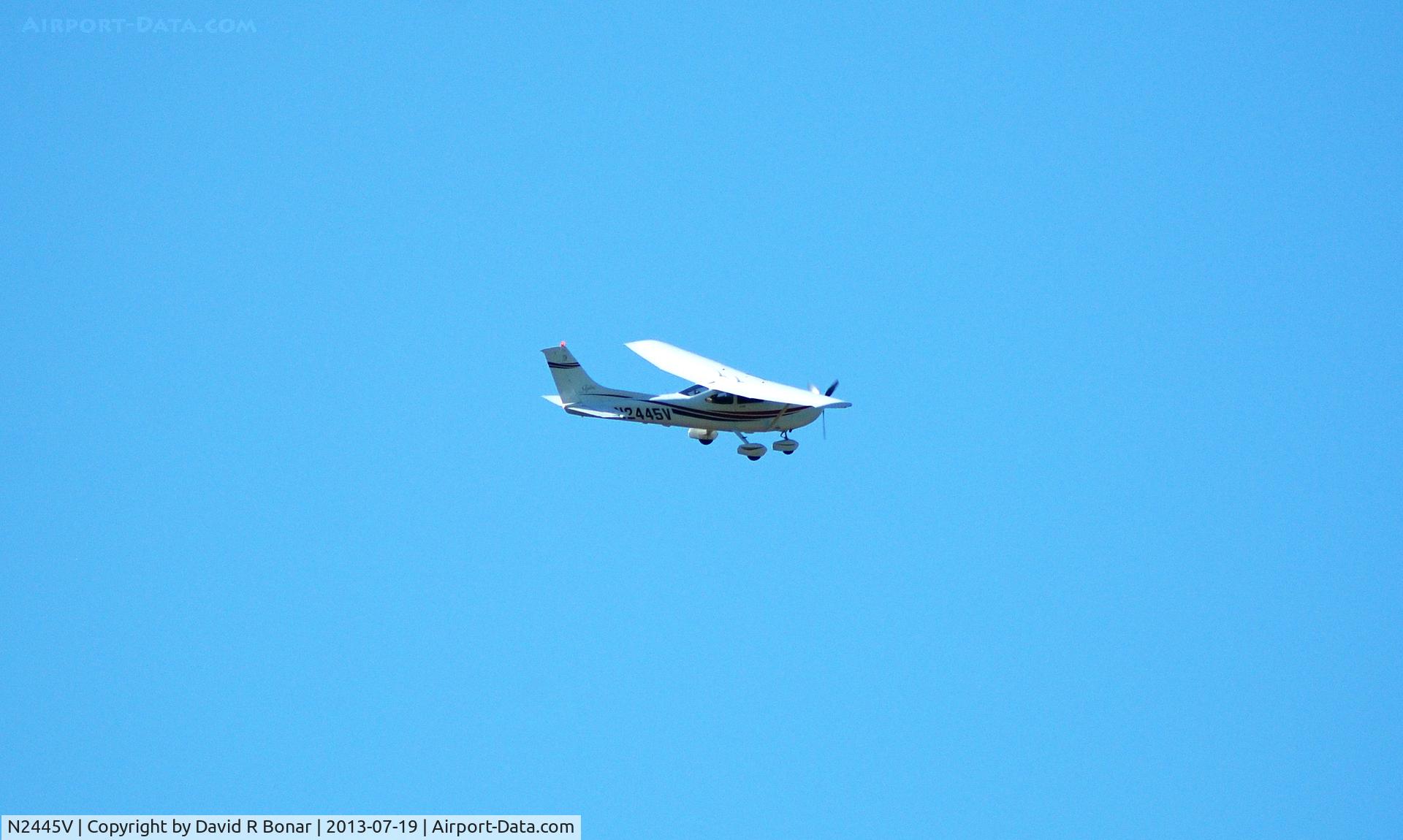 N2445V, 2000 Cessna 182S Skylane C/N 18280699, Doing a low fly-over at National Museum of Flight, East Fortune, Scotland.
This aircraft was used as a camera platform at The British Open Golf Championships at nearby Muirfield.