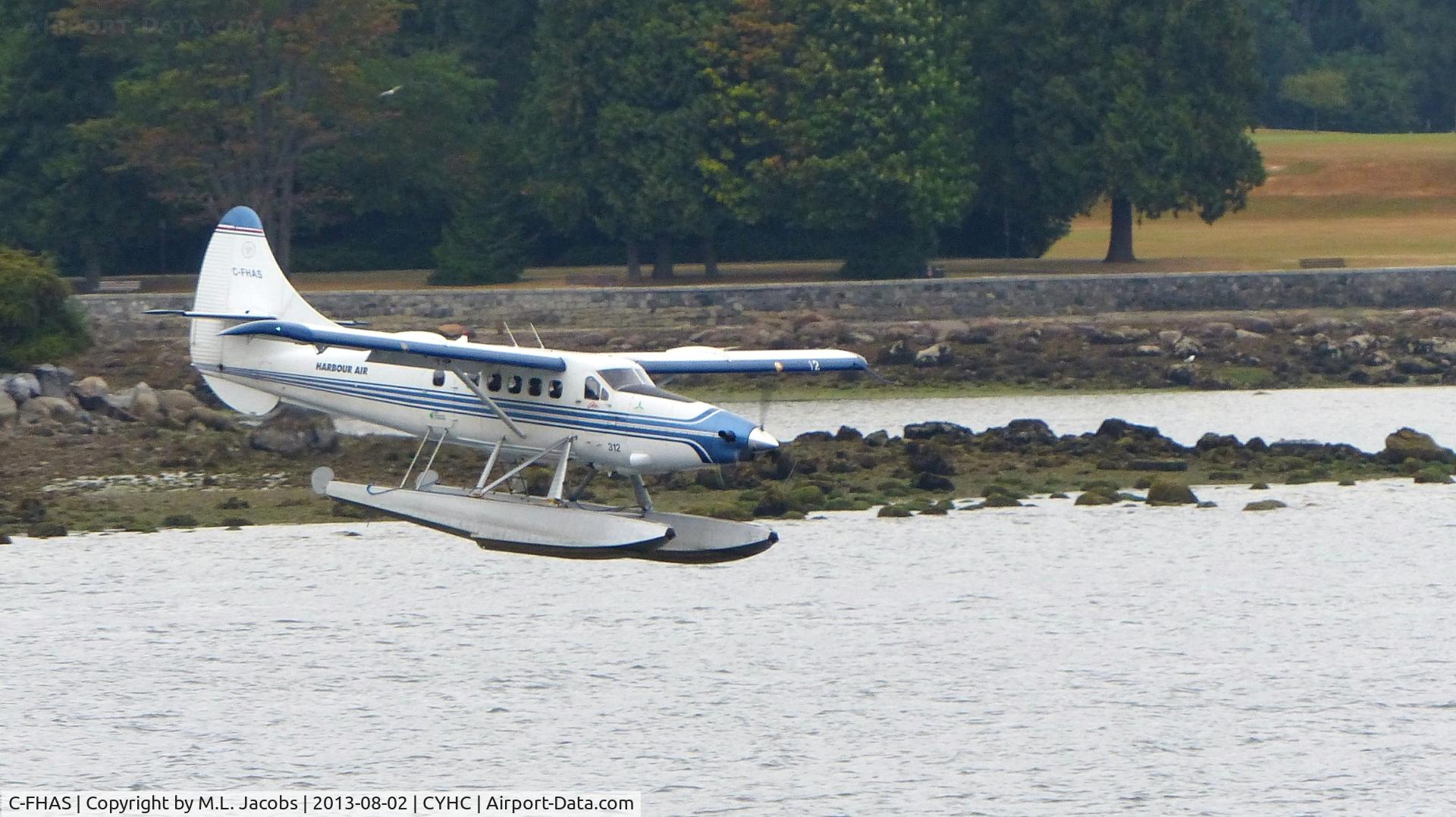 C-FHAS, 1960 De Havilland Canada U-1A  Otter (DHC-3) C/N 382, Harbour Air #312 landing on a rainy morning in Coal Harbour.