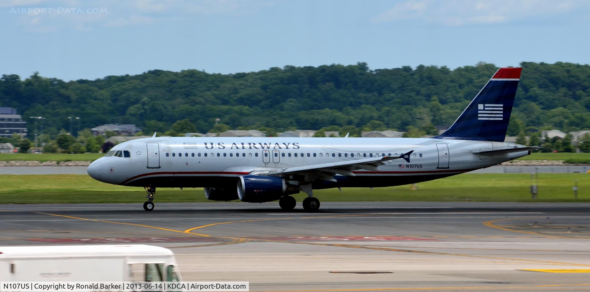 N107US, 1999 Airbus A320-214 C/N 1052, Takeoff DCA