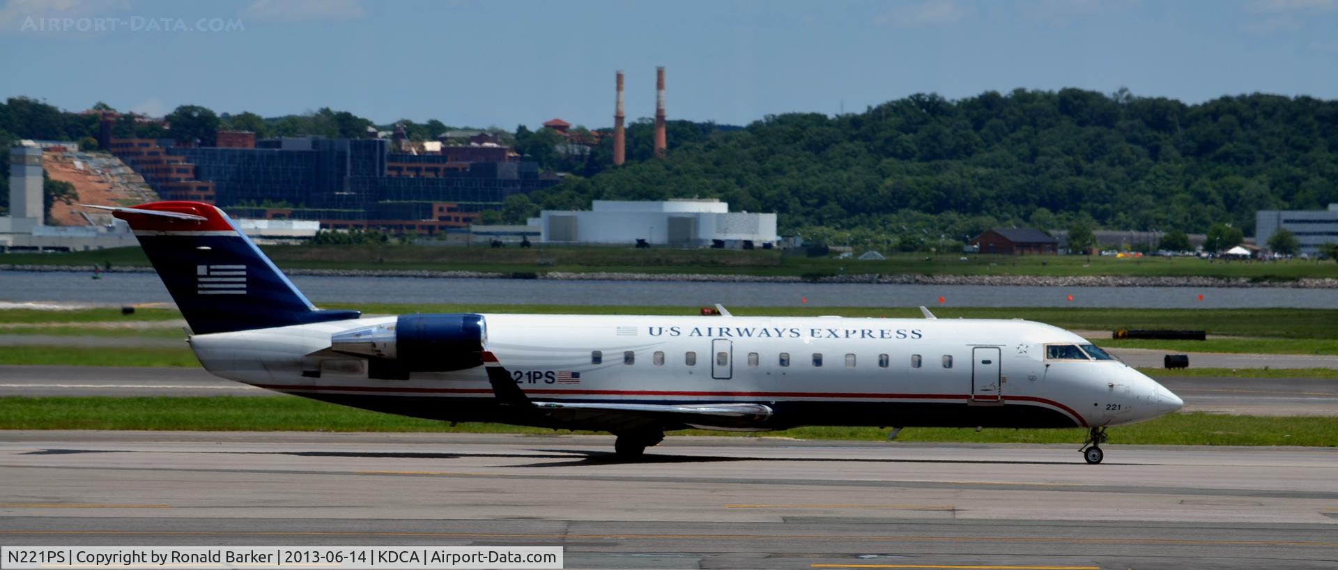 N221PS, 2004 Bombardier CRJ-200LR (CL-600-2B19) C/N 7889, Taxi DCA
