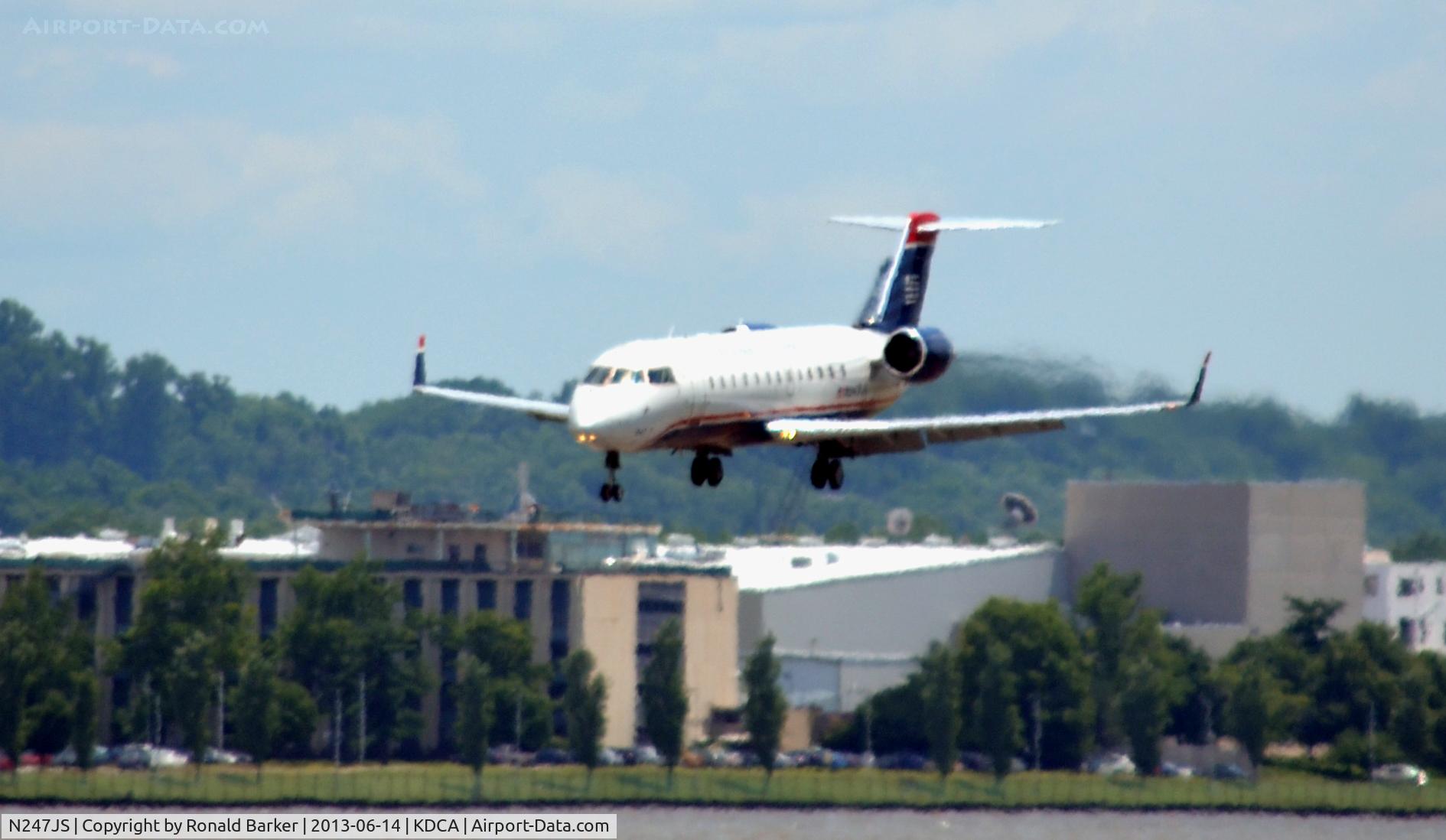 N247JS, 2004 Bombardier CRJ-200ER (CL-600-2B19) C/N 7922, Approach DCA