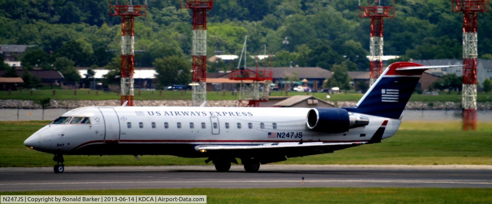 N247JS, 2004 Bombardier CRJ-200ER (CL-600-2B19) C/N 7922, Landing DCA