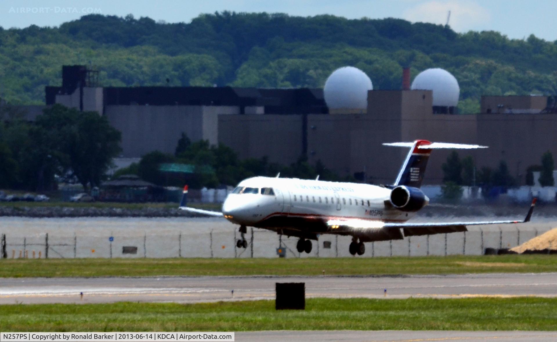 N257PS, 2004 Bombardier CRJ-200ER (CL-600-2B19) C/N 7939, Approach DCA