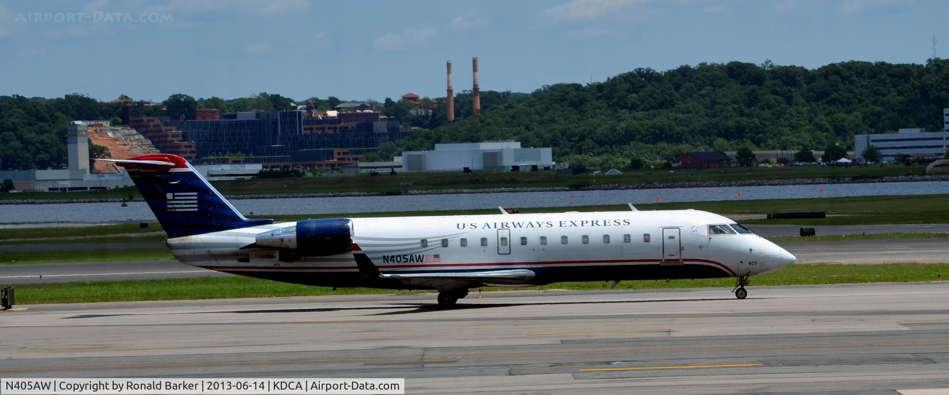 N405AW, 1999 Bombardier CRJ-200LR (CL-600-2B19) C/N 7362, Taxi DCA