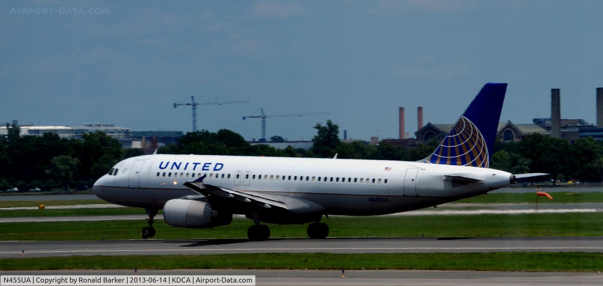 N455UA, 1999 Airbus A320-232 C/N 1105, Nose wheel lift off DCA